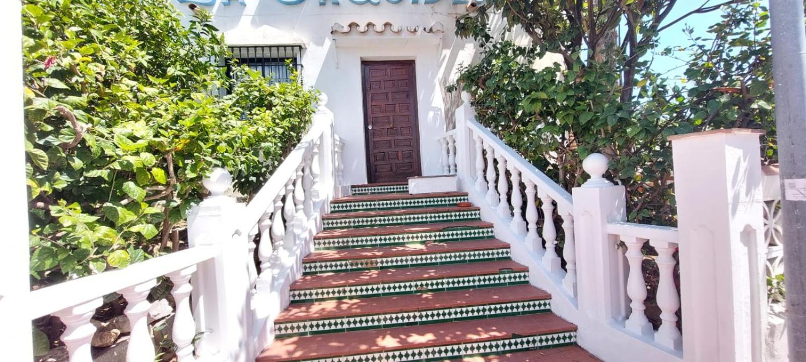 La Orquidea - Separate Entrance, Basic Bathroom * Sitio de Calahonda